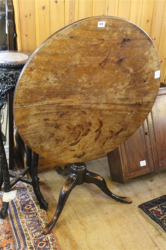 George III mahogany circular topped tea table
